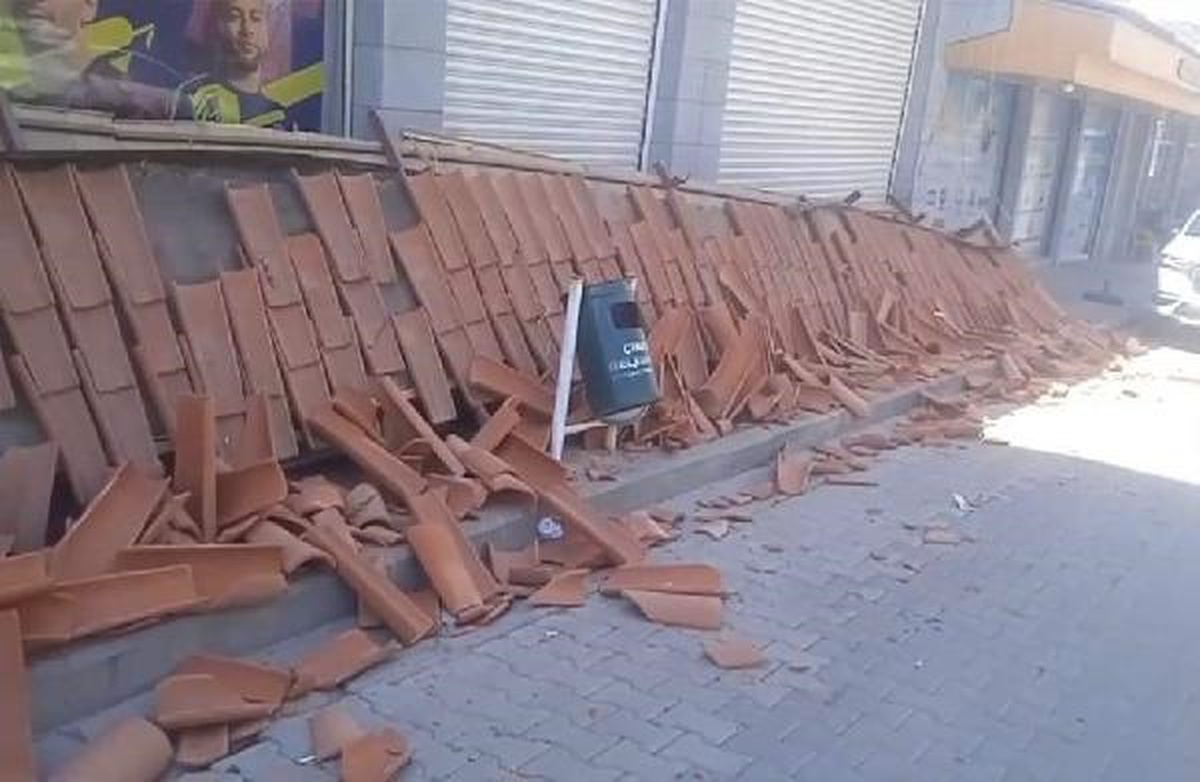 Diyarbakır\'da 4 İşyerinin Çatısı Çöktü