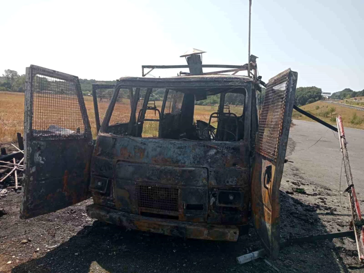 Tekirdağ\'da Köfteci Minibüsü Ateşe Verildi