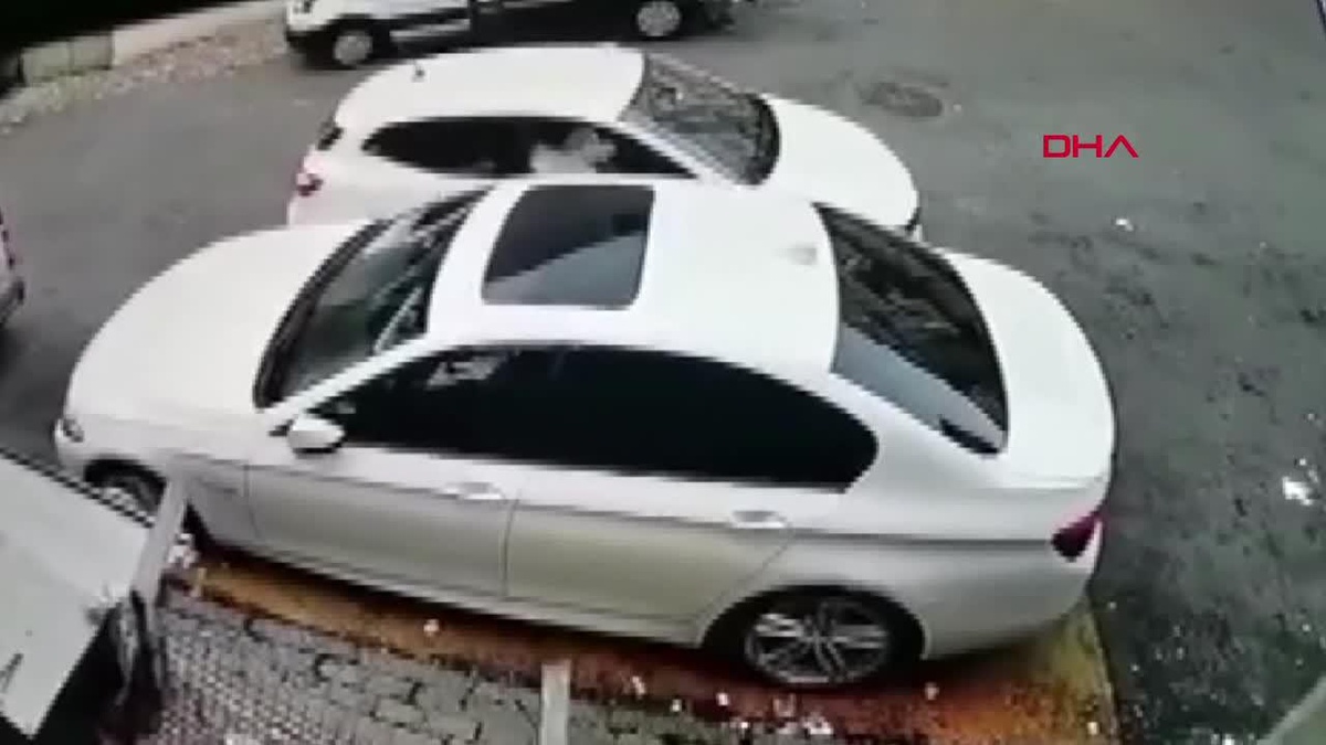Esenler\'de Otomobilin Hayalet Ekranı Çalındı