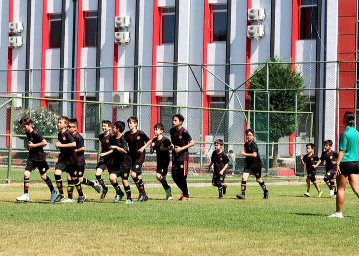 Eskişehirspor Fabrika Futbol Okulu\'nda Yaz Dönemi Antrenmanları Başladı