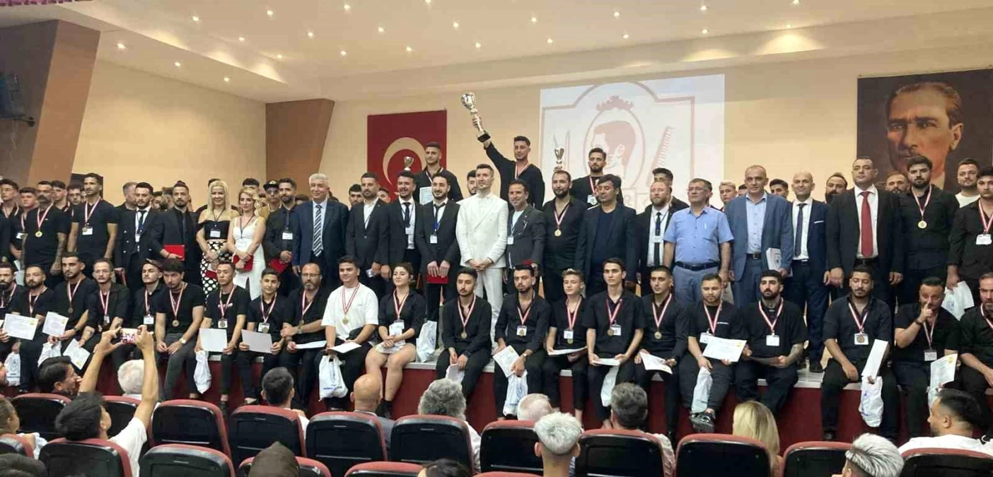 İzmir Berberler Odası\'nın düzenlediği \'Fade Kesim Yarışması\'nda kazananlar belli oldu