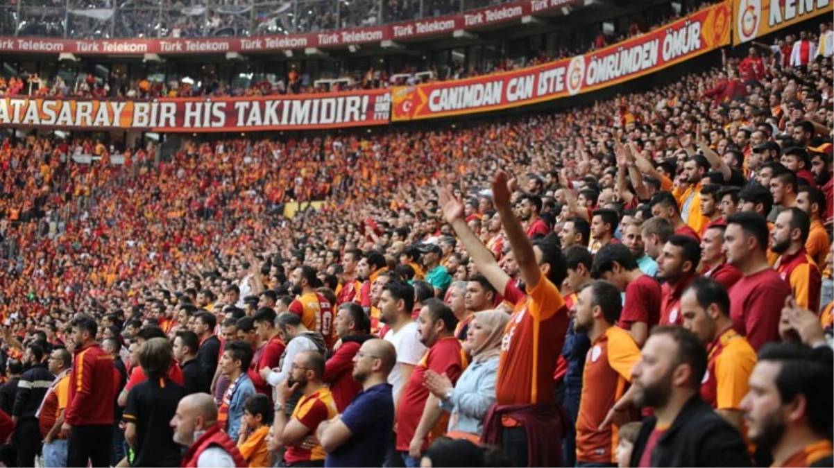Galatasaray, Fenerbahçe\'nin istediği Wilfried Zaha\'yı transfer etmek için görüşmelere başladı