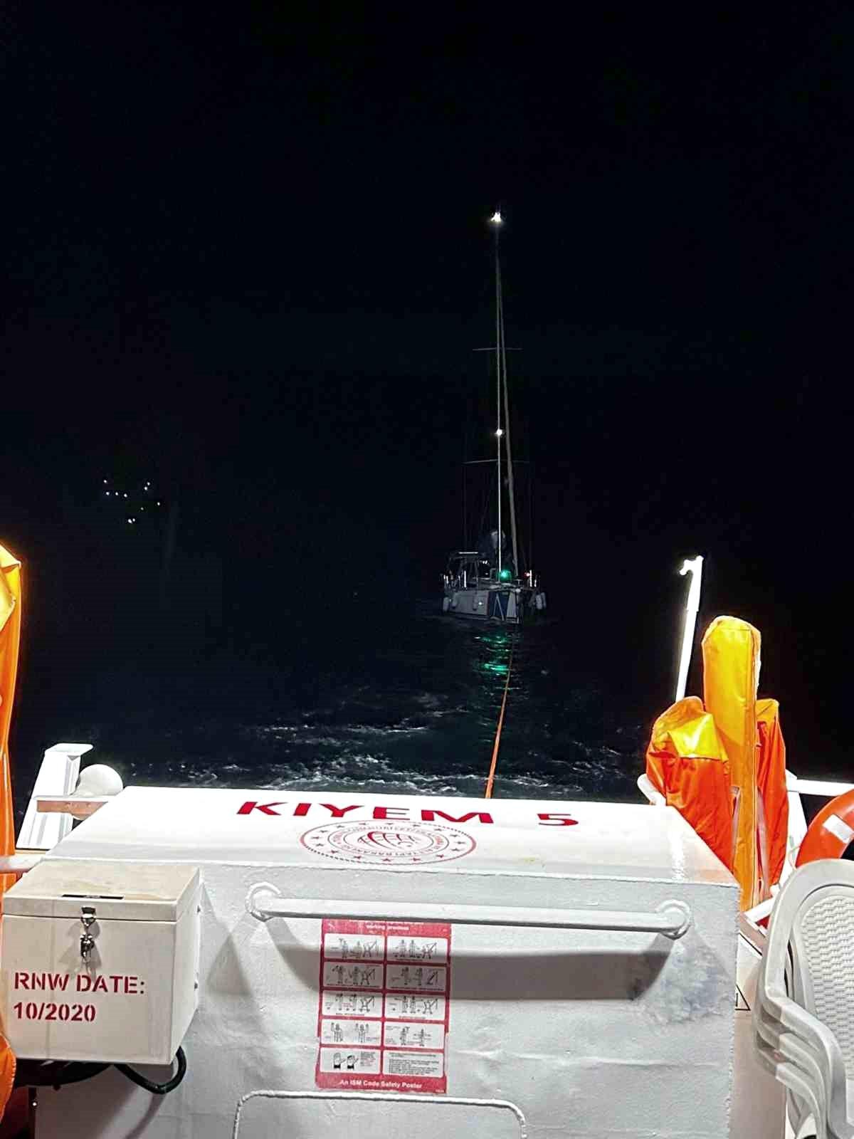 Muğla\'da Makine Arızası Yaşayan Tekne Kıyı Emniyet Genel Müdürlüğü Tarafından Kurtarıldı