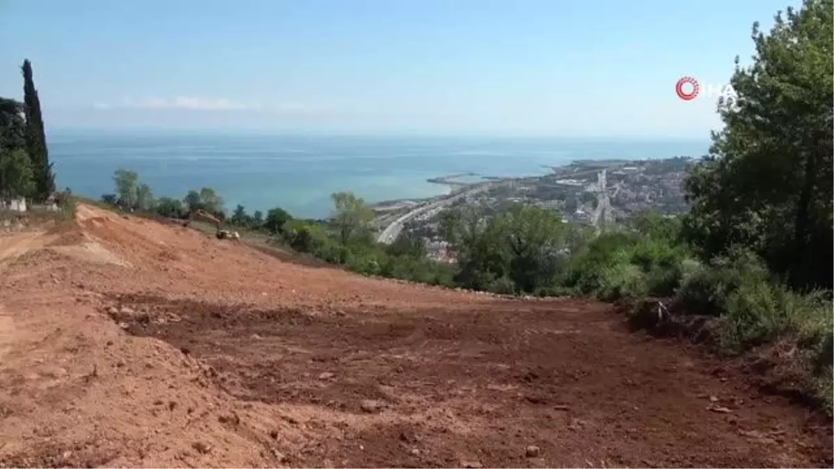 Trabzon\'da Ahi Evren\'e Komşu ve Deniz Manzaralı Mezarlık İçin Sıraya Girdiler