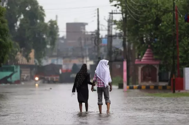 Hindistan ve Pakistan'da Muson Yağmurları Hayatı Olumsuz Etkiledi