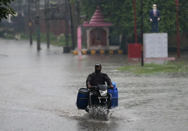 Hindistan ve Pakistan'da Muson Yağmurları Hayatı Olumsuz Etkiledi