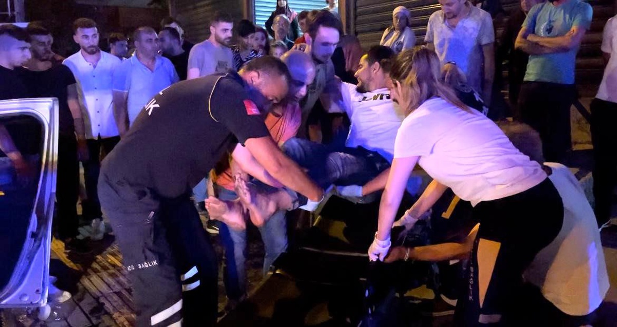 Bursa\'da Otomobil Servis Aracına Çarptı: 5 Yaralı