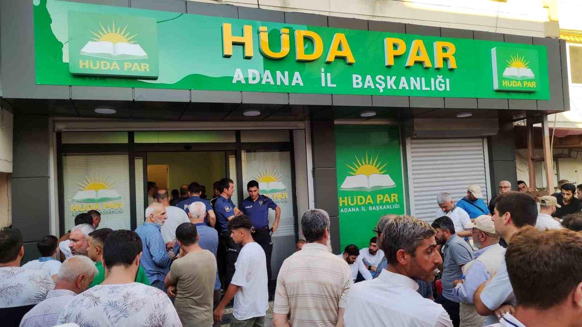 HÜDA PAR Adana İl Başkanlığına düzenlenen saldırı anı güvenlik kamerasınca kaydedildi