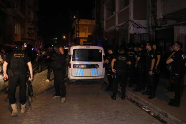 HÜDA PAR Adana İl Başkanlığı Saldırısı Sonrası Şüphelinin Evi Saldırıya Uğradı HÜDA PAR Adana İl Başkanlığı Saldırısı Sonrası Şüphelinin Evi Saldırıya Uğradı