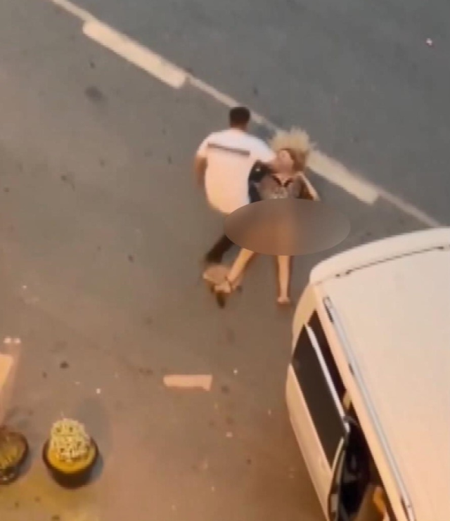 İstanbul Valisi, sokak ortasında kadını döven şüphelinin gözaltına alındığını duyurdu