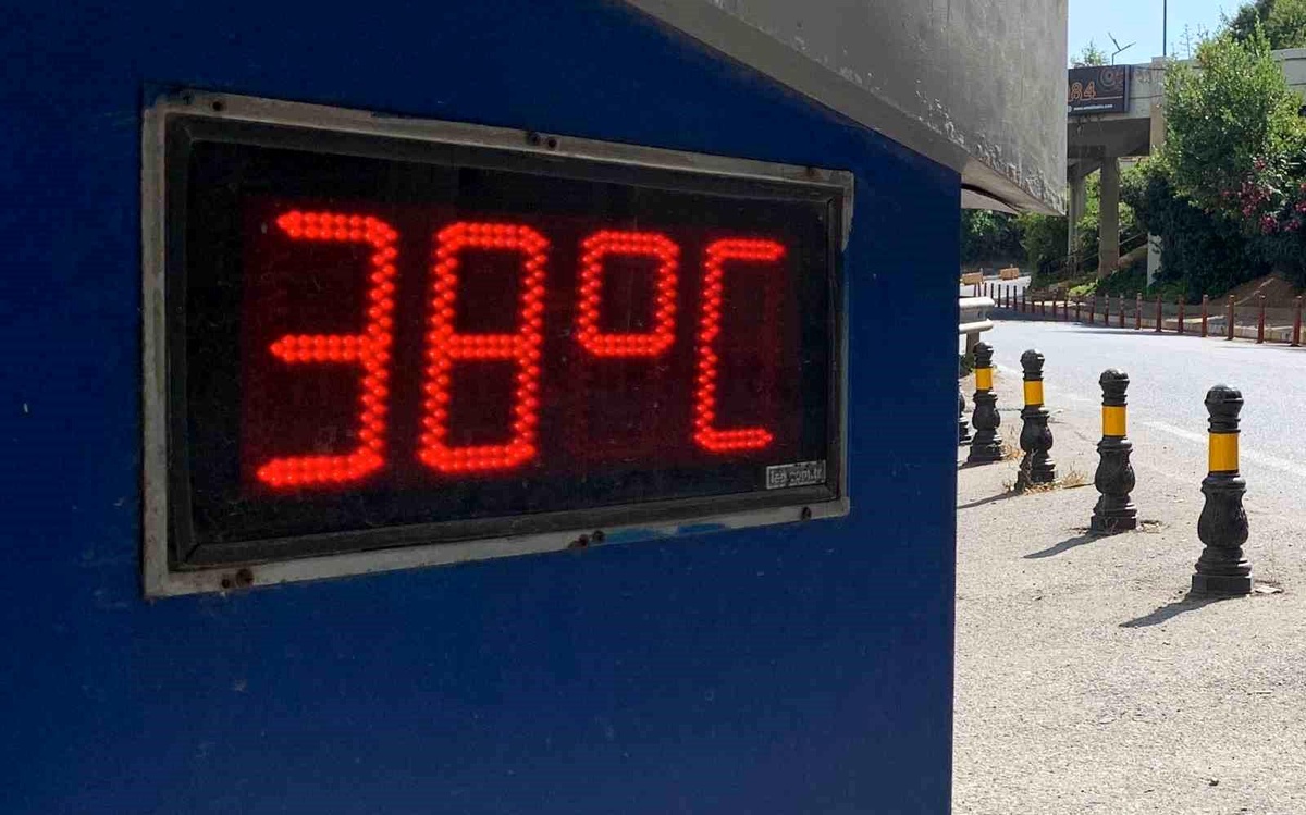 İstanbul\'da Vatandaşlar Sahillere Akın Etti