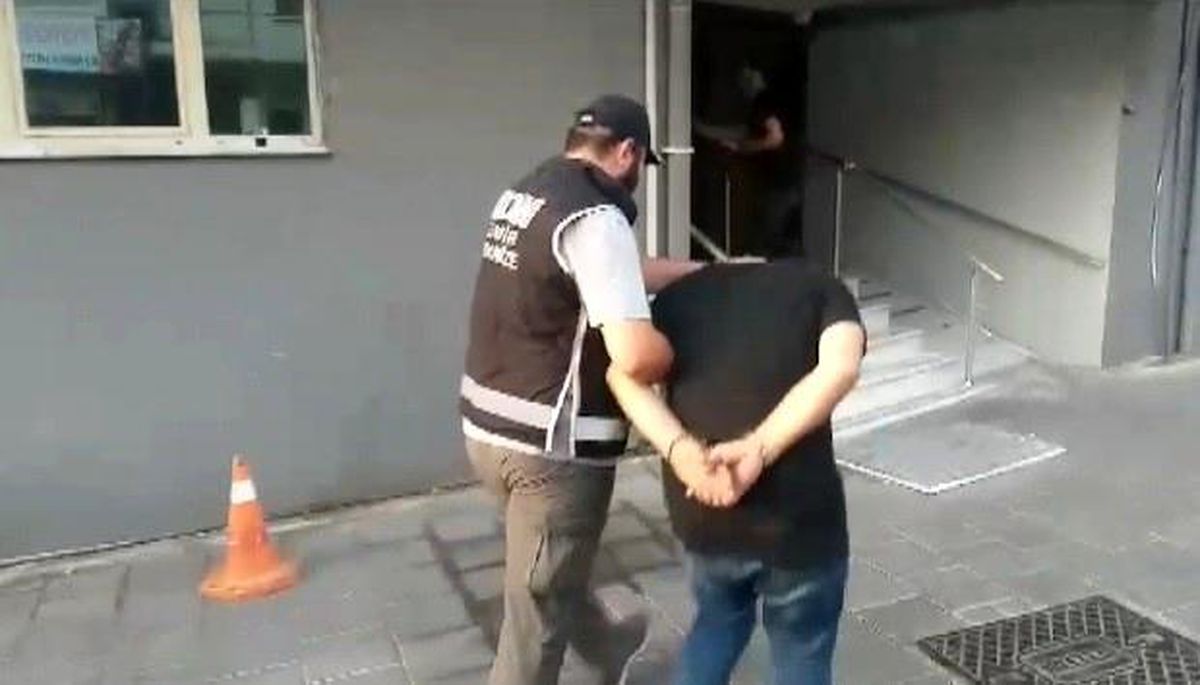 İzmir\'de Yasa Dışı Silah Ticareti Yapan Şüpheli Tutuklandı