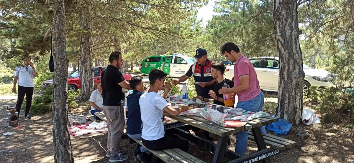 Karaman\'da Jandarma Timleri Orman Yangınlarına Karşı Vatandaşları Bilgilendiriyor