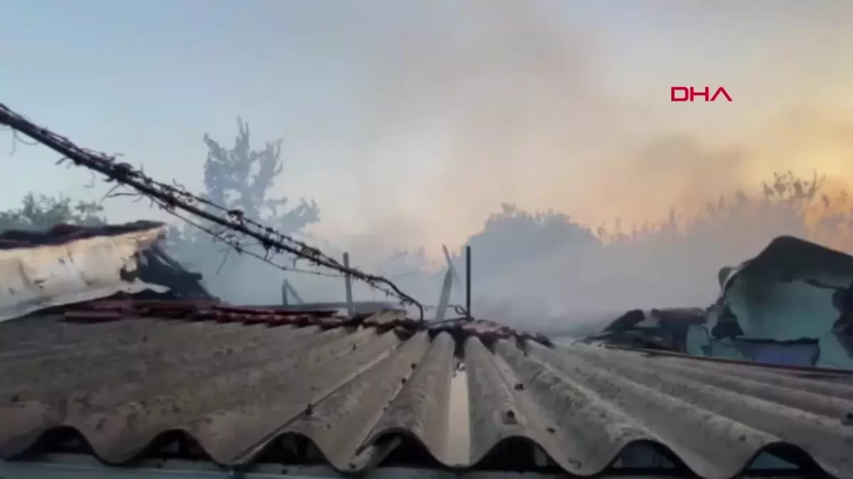 Gönen\'de çıkan yangın bitişikteki evlere sıçradı