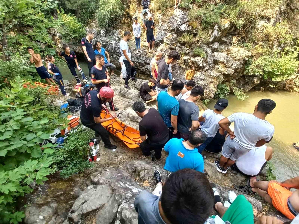İzmit\'te Gölette Boğulan 15 Yaşındaki Çocuk Hayatını Kaybetti