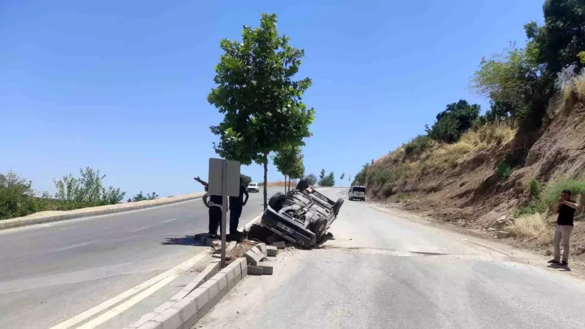 Adıyaman\'da Kontrolü Kaybedilen Otomobilin Takla Atması Sonucu 4 Kişi Yaralandı