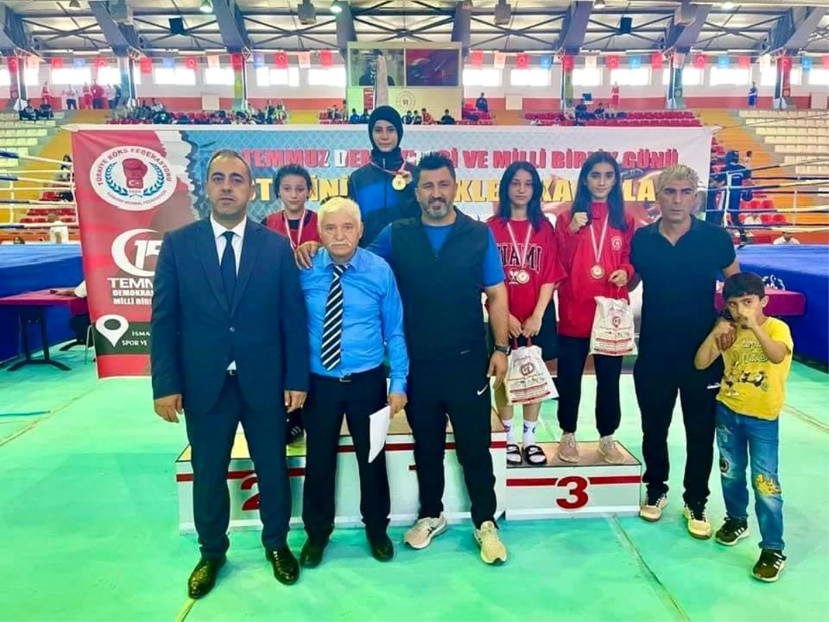 Kozan Belediyespor sporcusu Azra Nur Çetin Türkiye Boks Şampiyonası\'nda şampiyon oldu