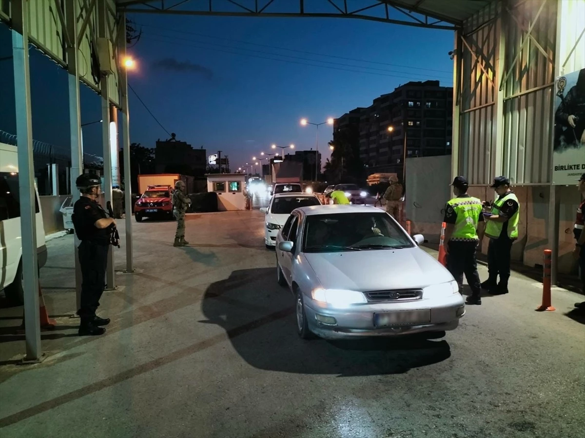 Mersin\'de 12 yabancı uyruklu yasa dışı yollarla yakalandı