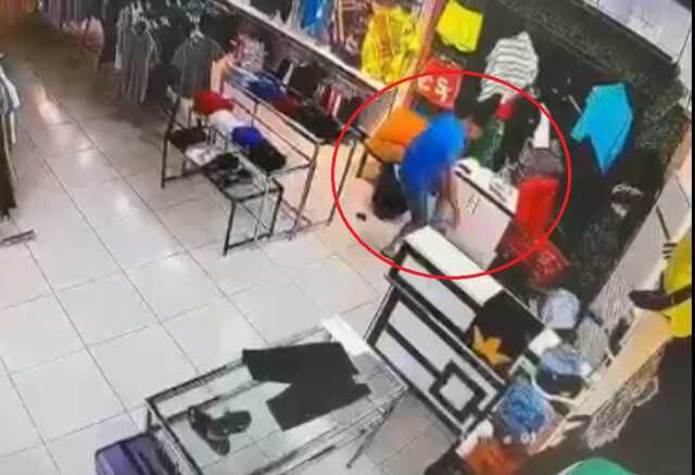 Mersin'de genç kız alışveriş mağazasında darp edildi, şüpheli tutuklandı