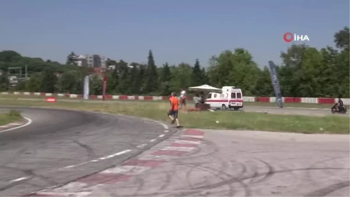 Minik yarışçılar kaza yaptı, annesi gözyaşlarına boğuldu