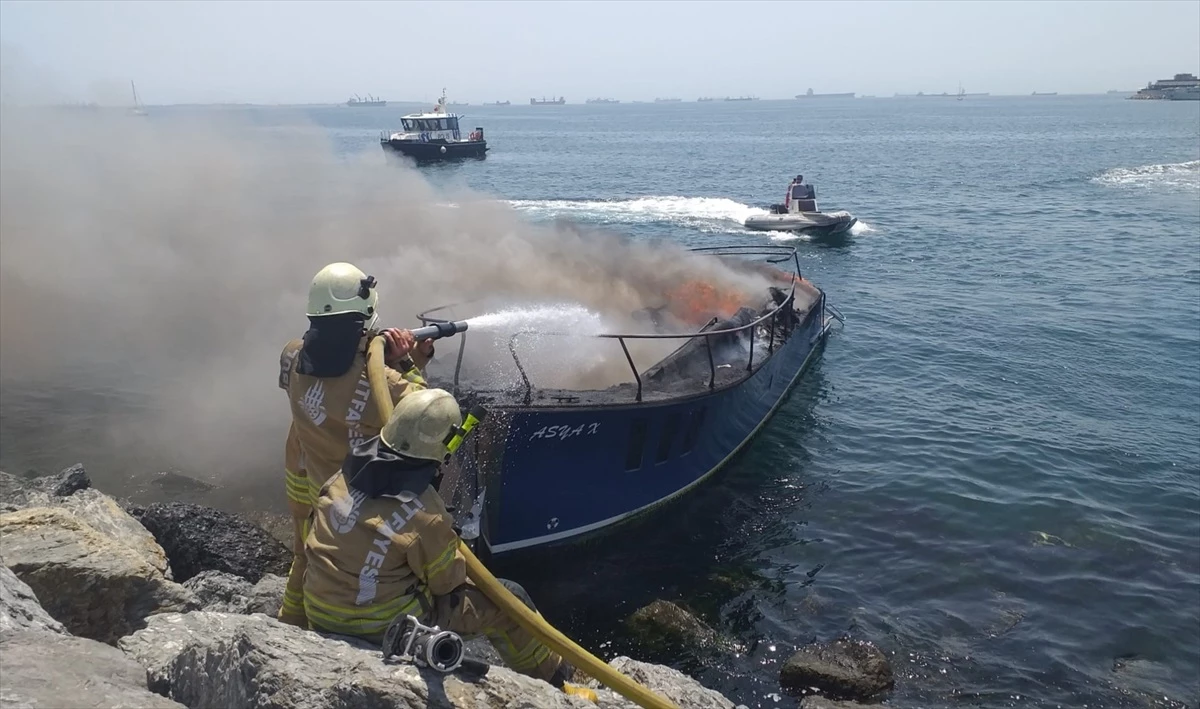 Pendik\'te teknede çıkan yangın söndürüldü