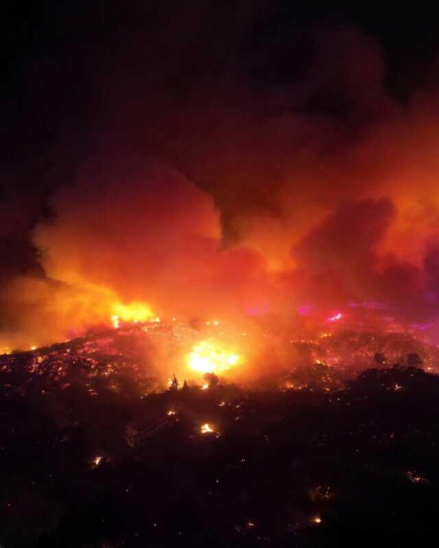 Rodos Adası'nda 6 gündür devam eden yangında 19 bin kişi tahliye edildi