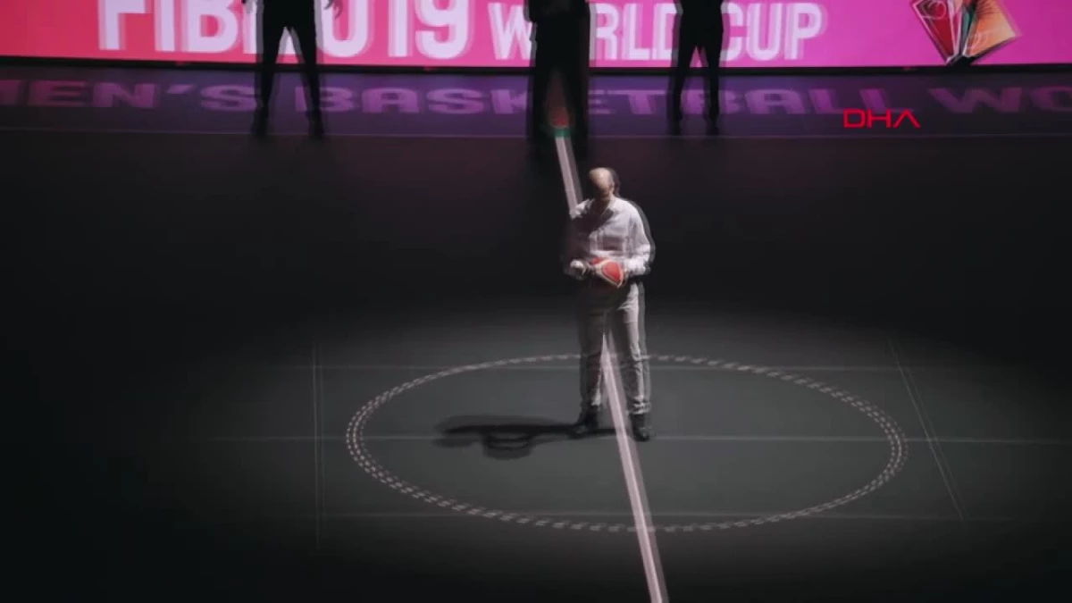 FIBA, ilk kez cam zeminli sahayı kullandı