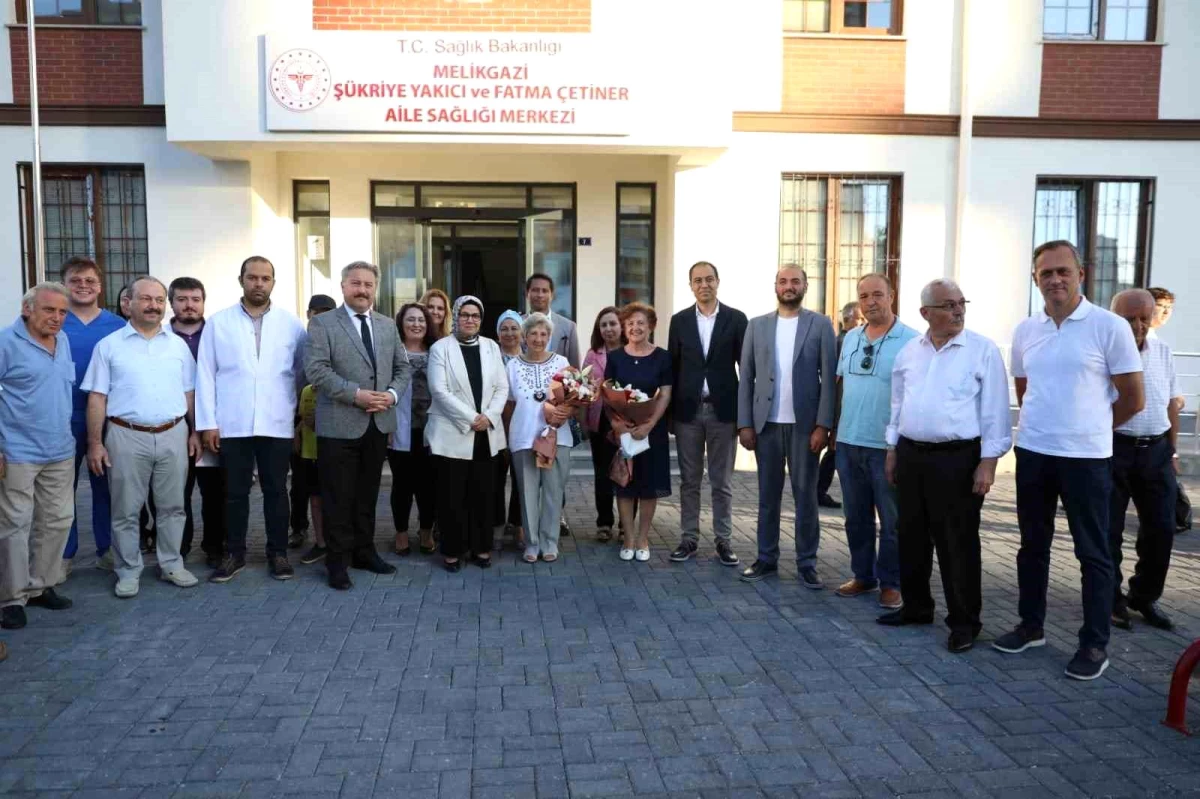 Melikgazi Belediyesi Şükriye Yazıcı ve Fatma Çetiner Aile Sağlığı Merkezi ve Kapalı Pazaryeri Açılışını Gerçekleştirdi