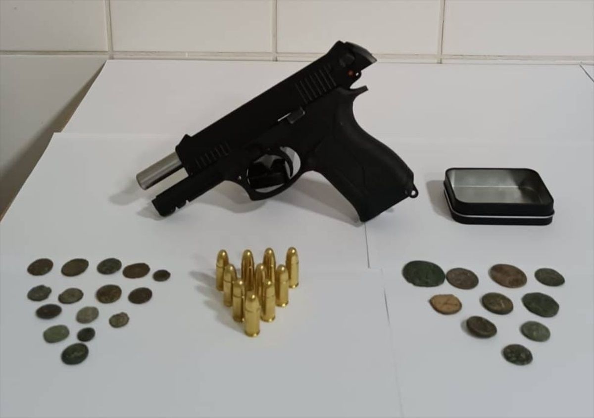 Tekirdağ\'da Tarihi Eser Operasyonu: 23 Sikke Ele Geçirildi