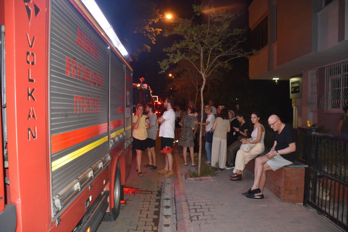 Adana\'da bir evde çıkan yangın itfaiye ekiplerince söndürüldü