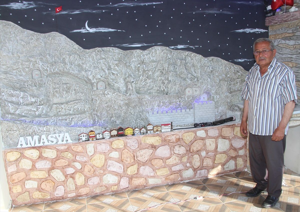 Amasya\'nın Şahinler köyü muhtarı evine Amasya maketi yaptırdı