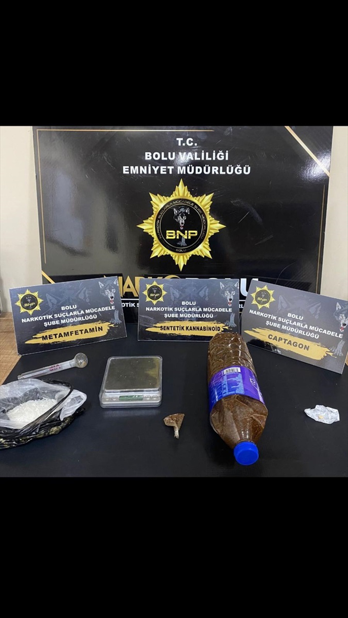 Anadolu Otoyolu\'nda Uyuşturucu Operasyonu: 3 Şüpheli Tutuklandı