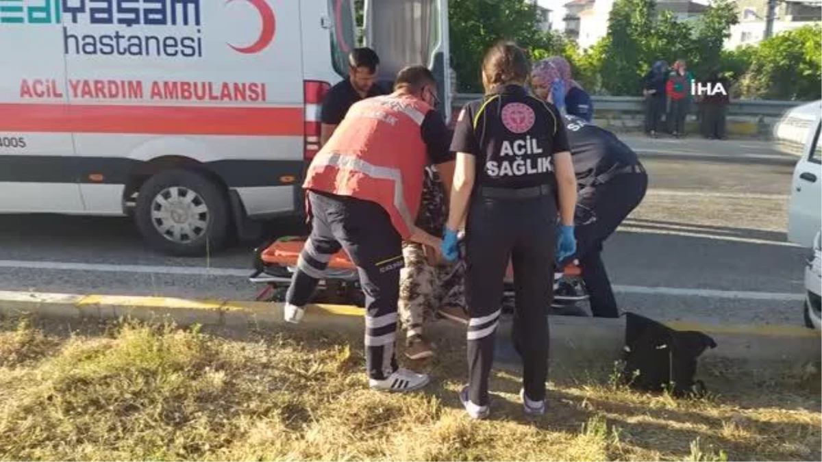 Antalya\'da kontrolsüz kavşakta kaza: 3 yaralı