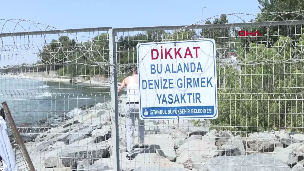 Güneş Plajı\'nda Yasaklara Rağmen Denize Giriş