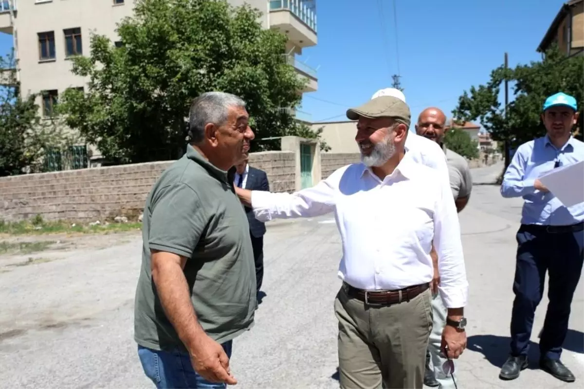 Kocasinan Belediye Başkanı Ahmet Çolakbayrakdar, Uğurevler Mahallesi\'nde kentsel dönüşüm alanını ziyaret etti