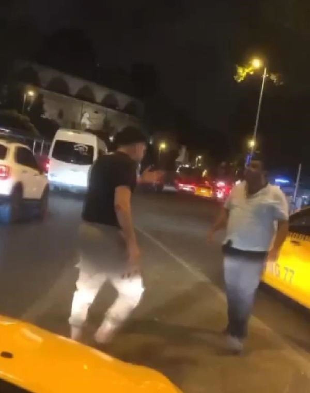 Beşiktaş\'ta Taksiciler Arasında Kavga Çıktı