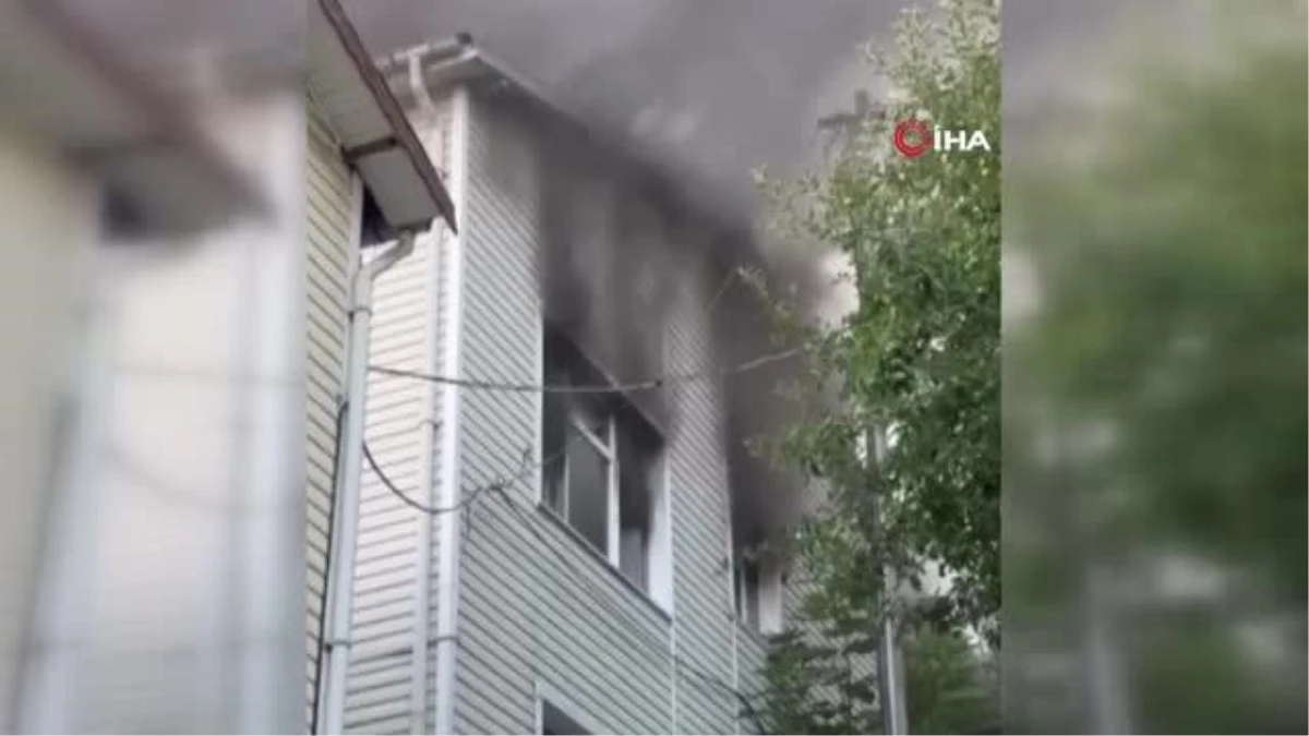 Beykoz\'da 2 gecekondunun çatısı alev alev yandı