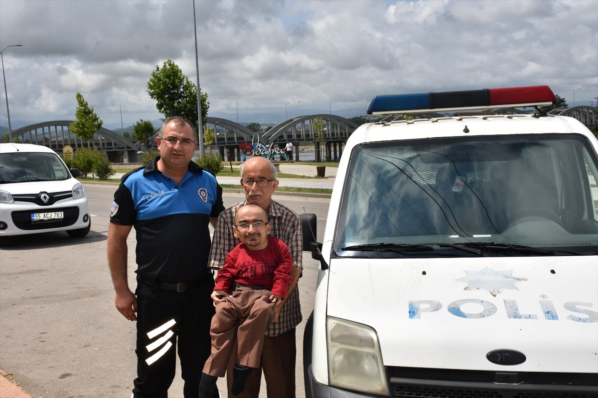 Cam Kemik Hastası Sezer Dede\'nin Polis Arabasına Binme Hayali Gerçekleşti