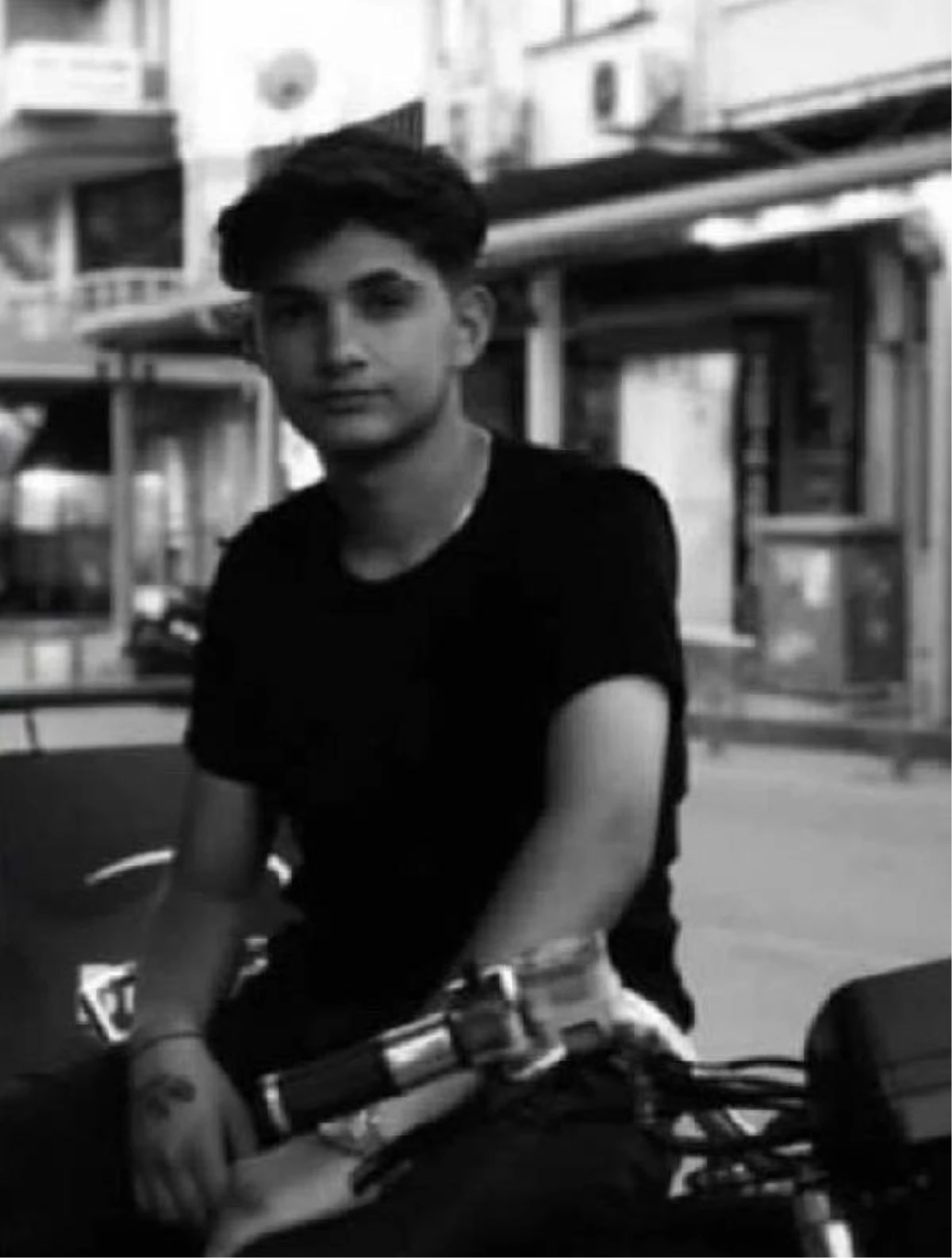 Serik\'te Motosiklet ile Cip Çarpıştı: 2 Genç Yaşamını Yitirdi