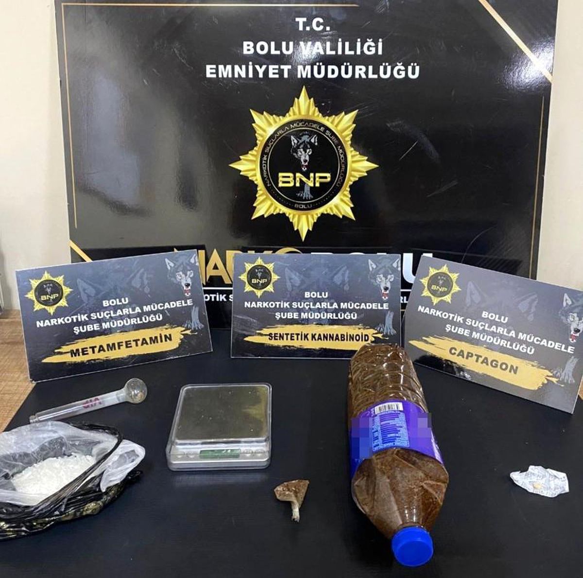 Bolu\'da Durdurulan Otomobilde Uyuşturucu Madde Ele Geçirildi