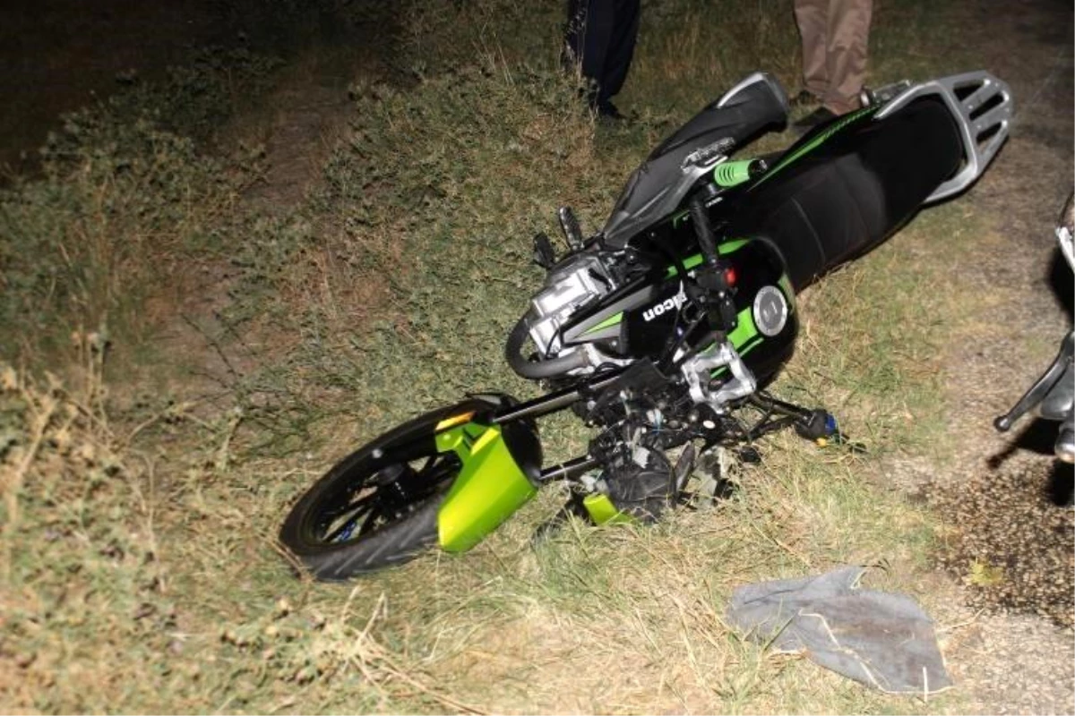 Edirne\'de köy yolunda motosiklet kazası: 2 kişi yaralandı