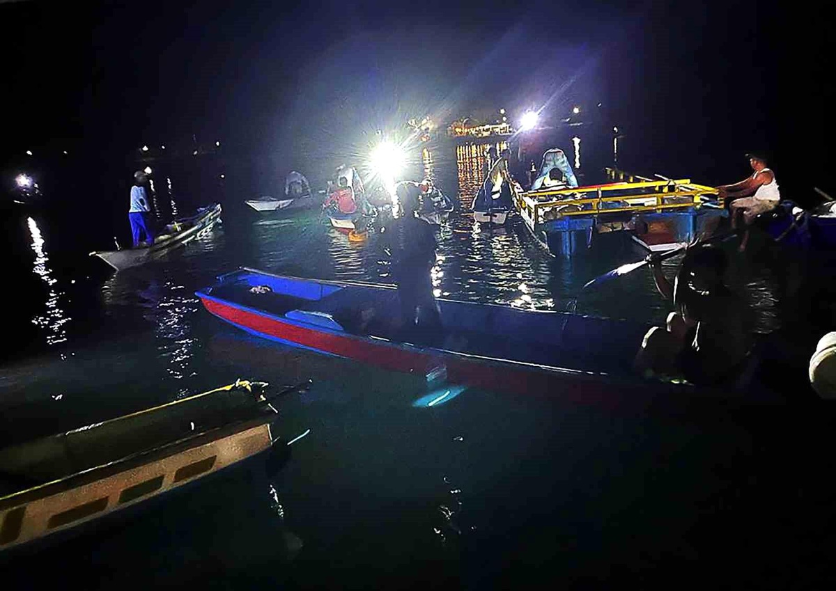 Endonezya\'da Feribot Kazası: 15 Ölü, 19 Kayıp