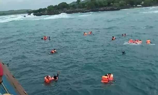 Endonezya'da Tekne Kazası: 15 Ölü, 19 Kayıp Endonezya'da Tekne Kazası: 15 Ölü, 19 Kayıp
