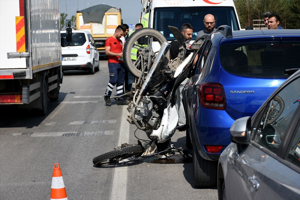 Erzurum\'da motosiklet sürücüsü otomobile çarptı, yaralandı