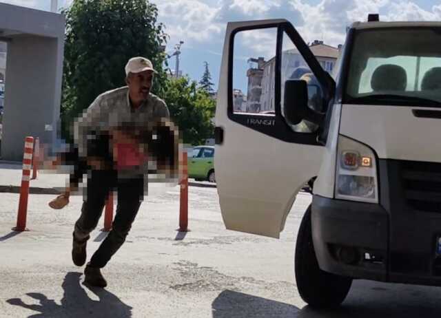 Fasulye tarlasında kamyonetin altında kalan çocuk hayatını kaybetti Fasulye tarlasında kamyonetin altında kalan çocuk hayatını kaybetti