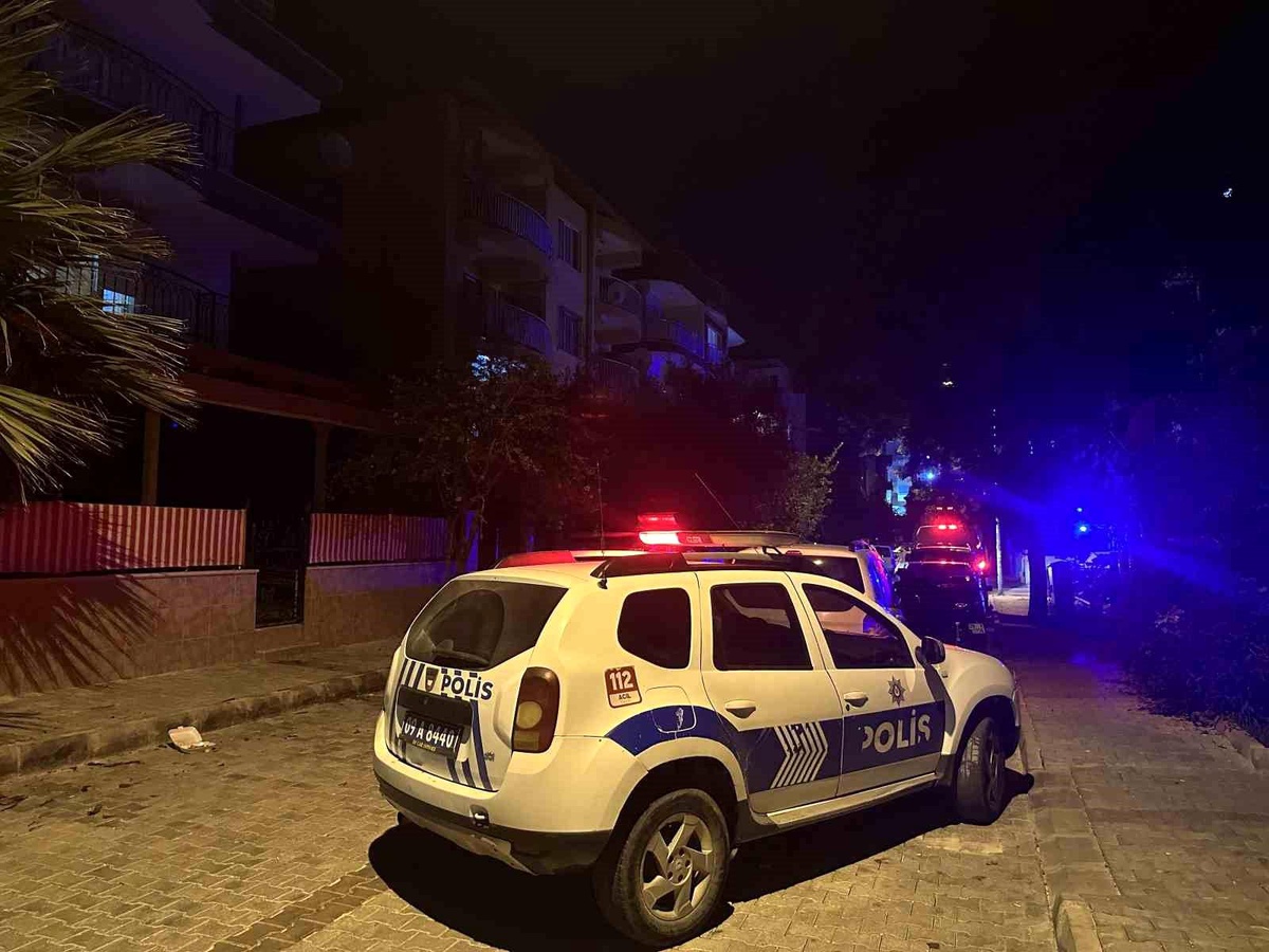 Kuşadası\'nda Jandarma Personelinin Silahı Çalındı