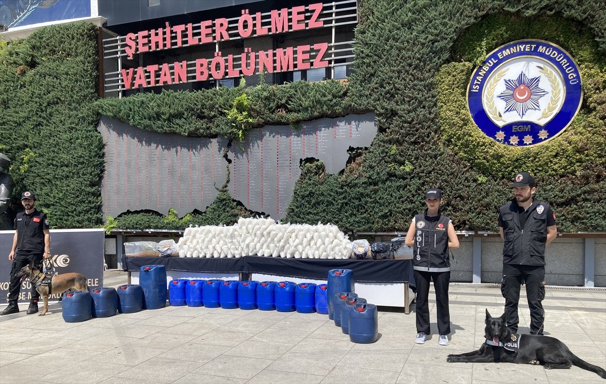 İstanbul\'da 849 Kilo Sentetik Uyuşturucu Ele Geçirildi, 14 Şüpheli Tutuklandı