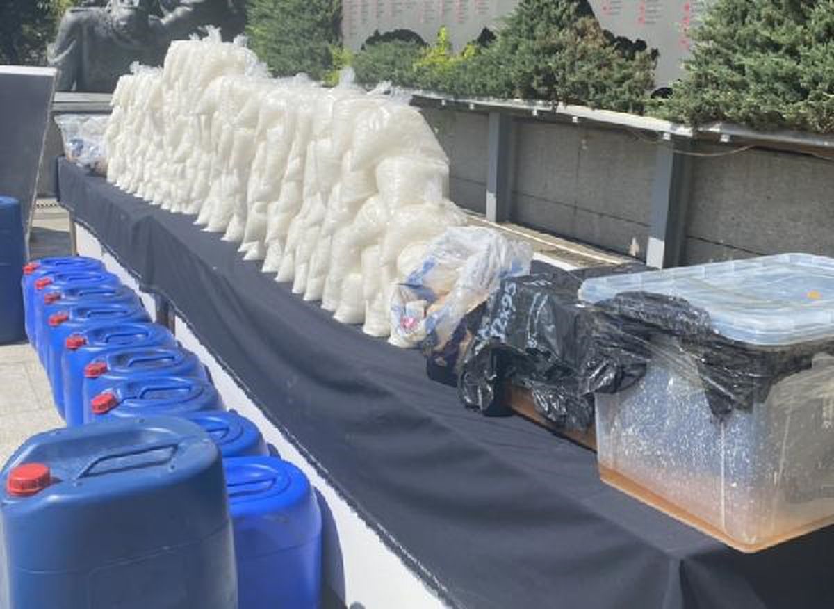 İstanbul\'da 849 kilo metamfetamin ele geçirildi, 14 kişi tutuklandı