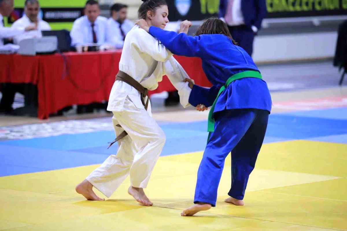 Anadolu Yıldızlar Ligi Judo Türkiye Finalleri Denizli\'de yapıldı