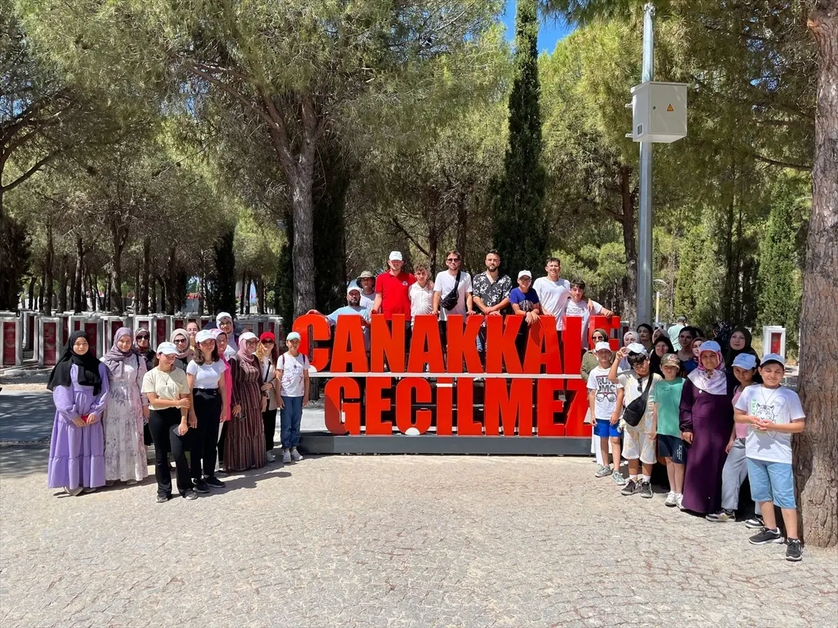 Kitap Kurdu Yarışmasında Derece Elde Eden Öğrenciler İstanbul ve Çanakkale\'yi Gezdi
